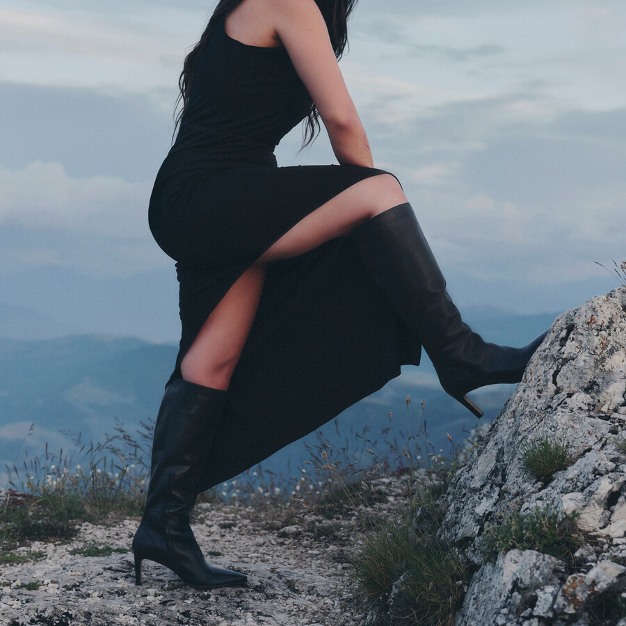 emmi boots aus schwarzem leder