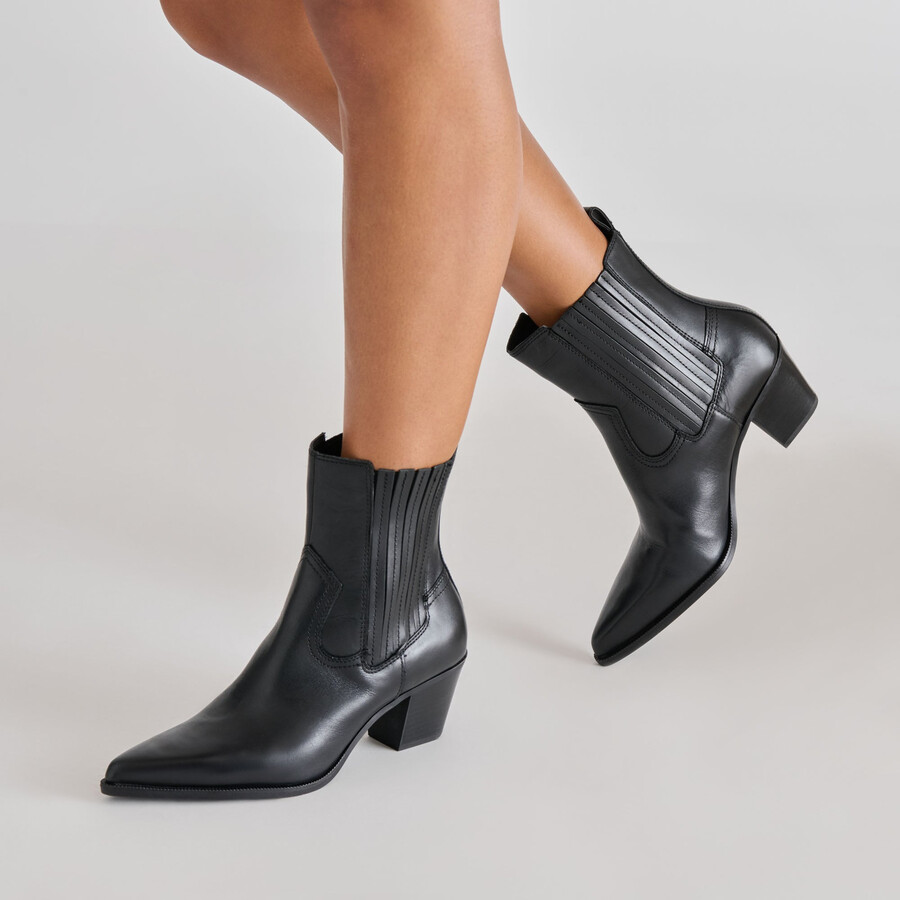 schmale stiefeletten aus schwarzem leder