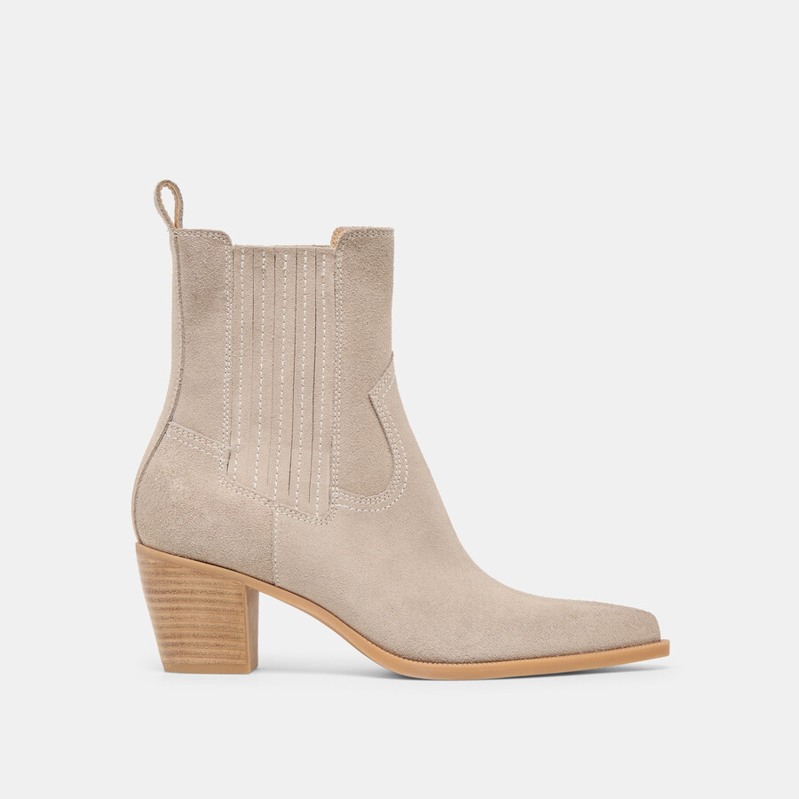 schmale stiefeletten aus taupefarbenem wildleder