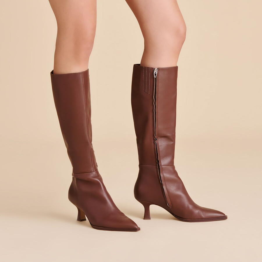 auggie stiefel aus schokoladenbraunem leder schmal geschnitten