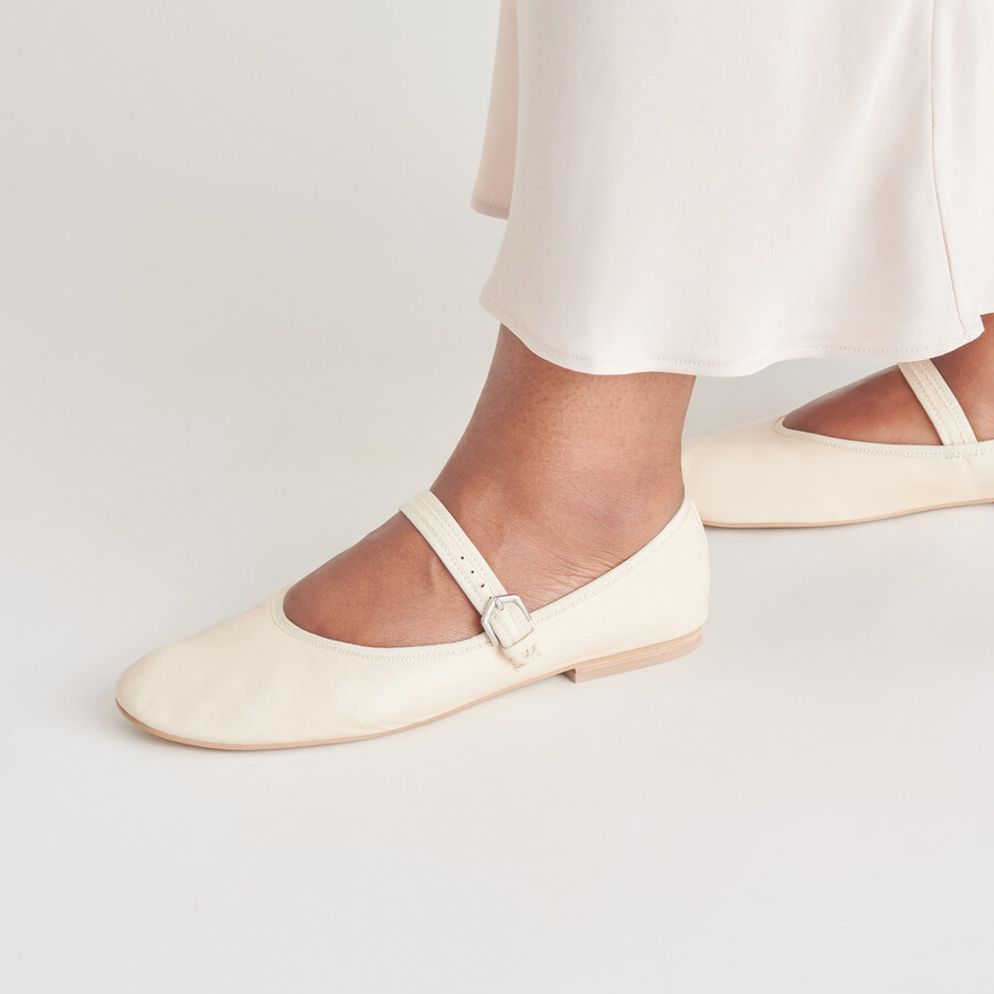 roslyn ballerinas aus cremefarbenem leder