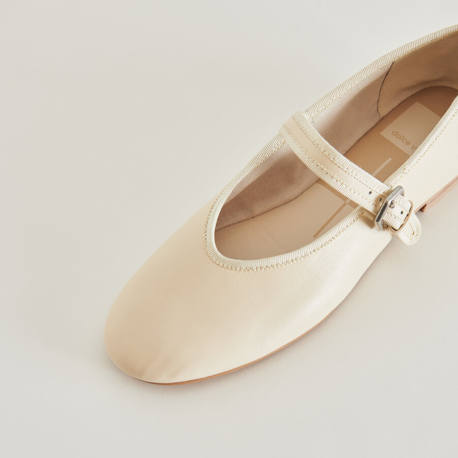 roslyn ballerinas aus cremefarbenem leder