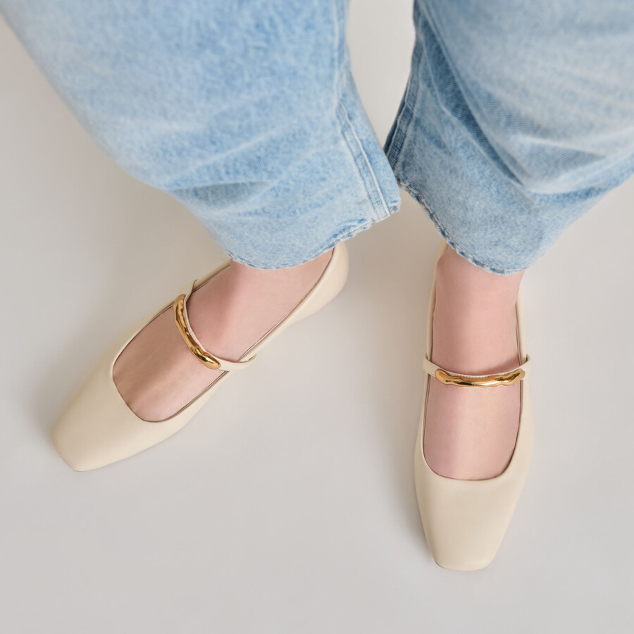 radya ballerinas aus cremefarbenem leder
