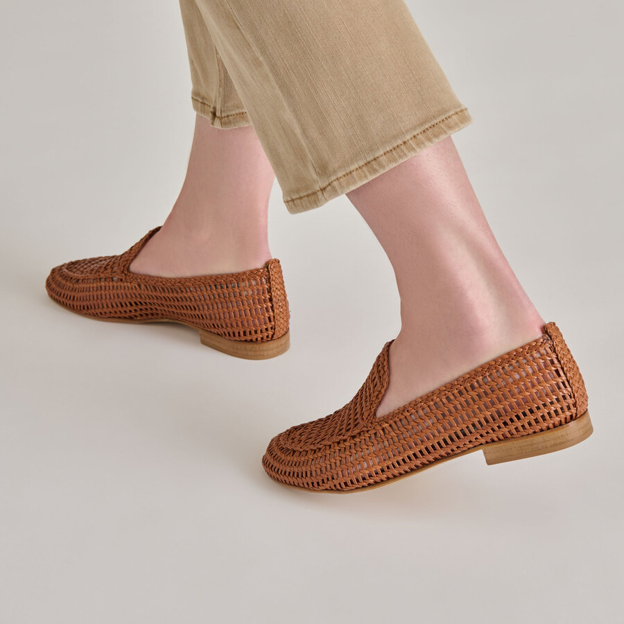 armond ballerinas aus cognacfarbenem gewebtem leder
