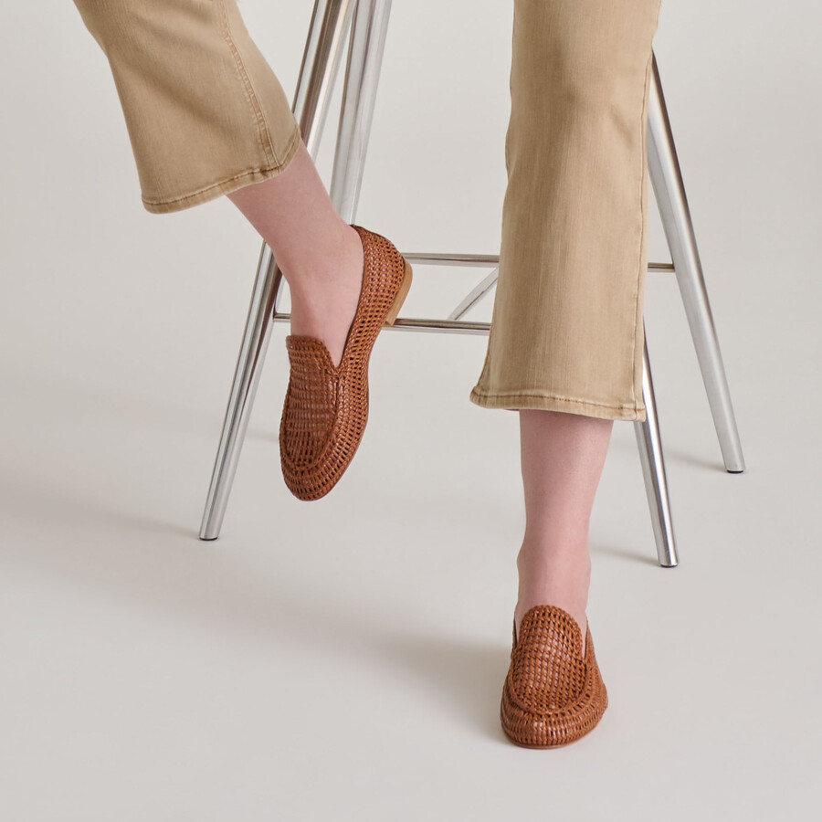 armond ballerinas aus cognacfarbenem gewebtem leder