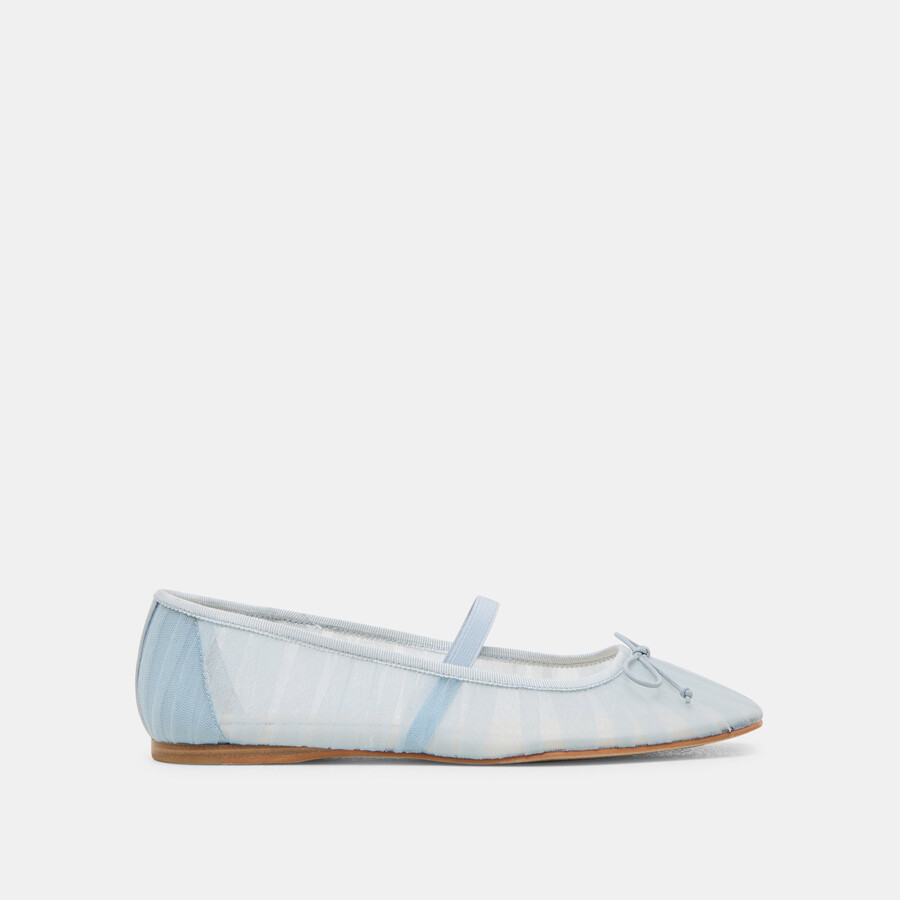 raeven ballerinas aus hellblauem tüll