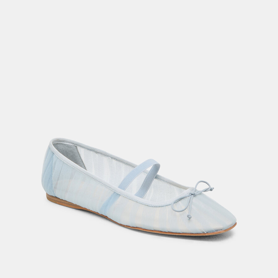 raeven ballerinas aus hellblauem tüll