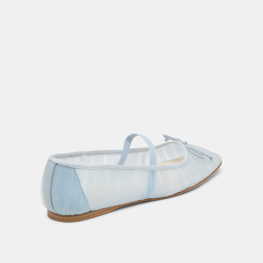 raeven ballerinas aus hellblauem tüll