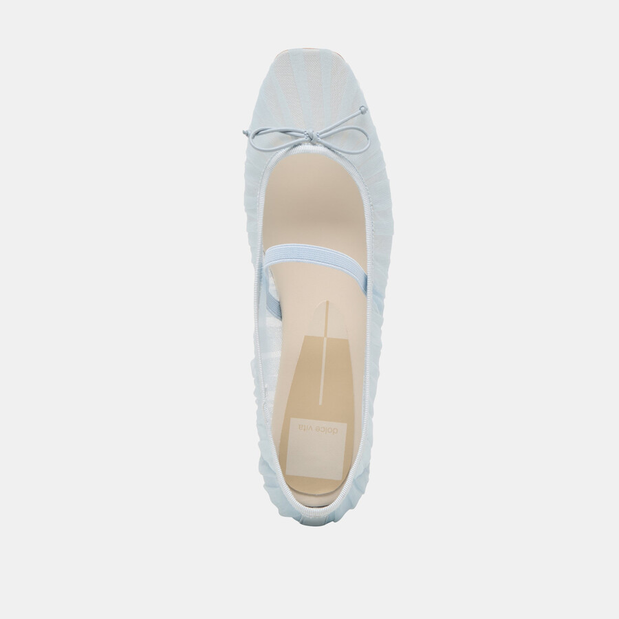 raeven ballerinas aus hellblauem tüll