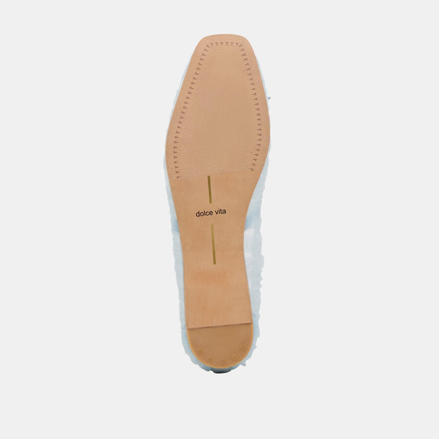 raeven ballerinas aus hellblauem tüll