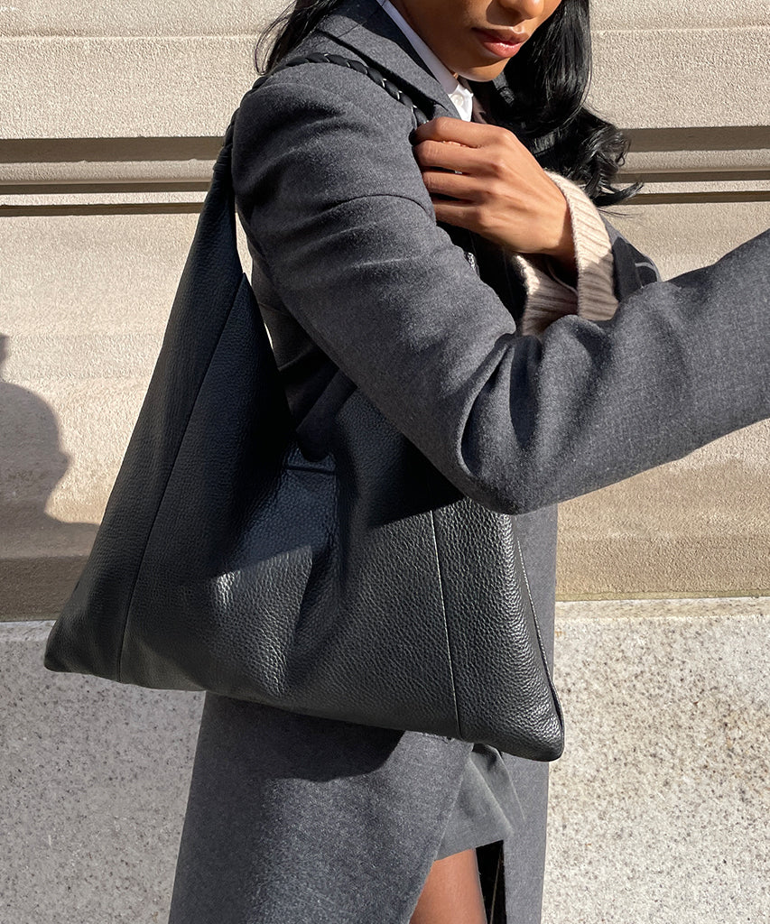 mia tote aus schwarzem leder