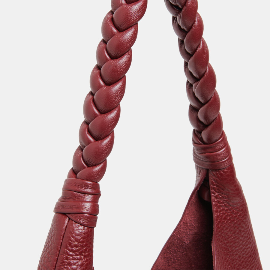 mia tote aus weinrotem leder