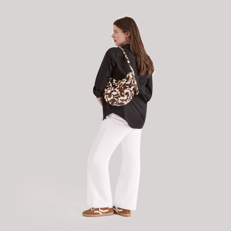 bree schultertasche aus kalbsleder in kakaobraun