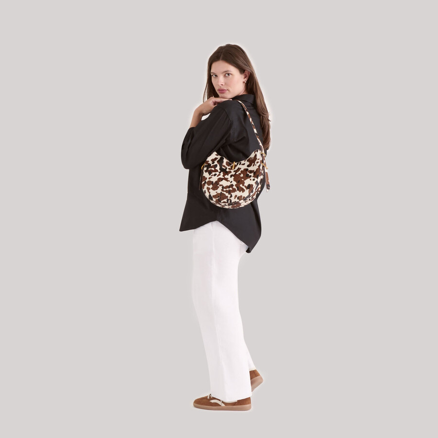 bree schultertasche aus kalbsleder in kakaobraun