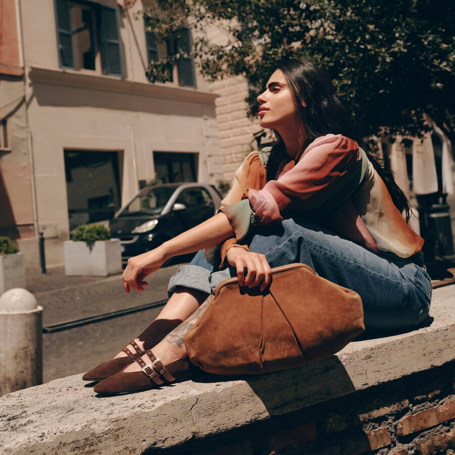 sahara clutch cognac wildleder
