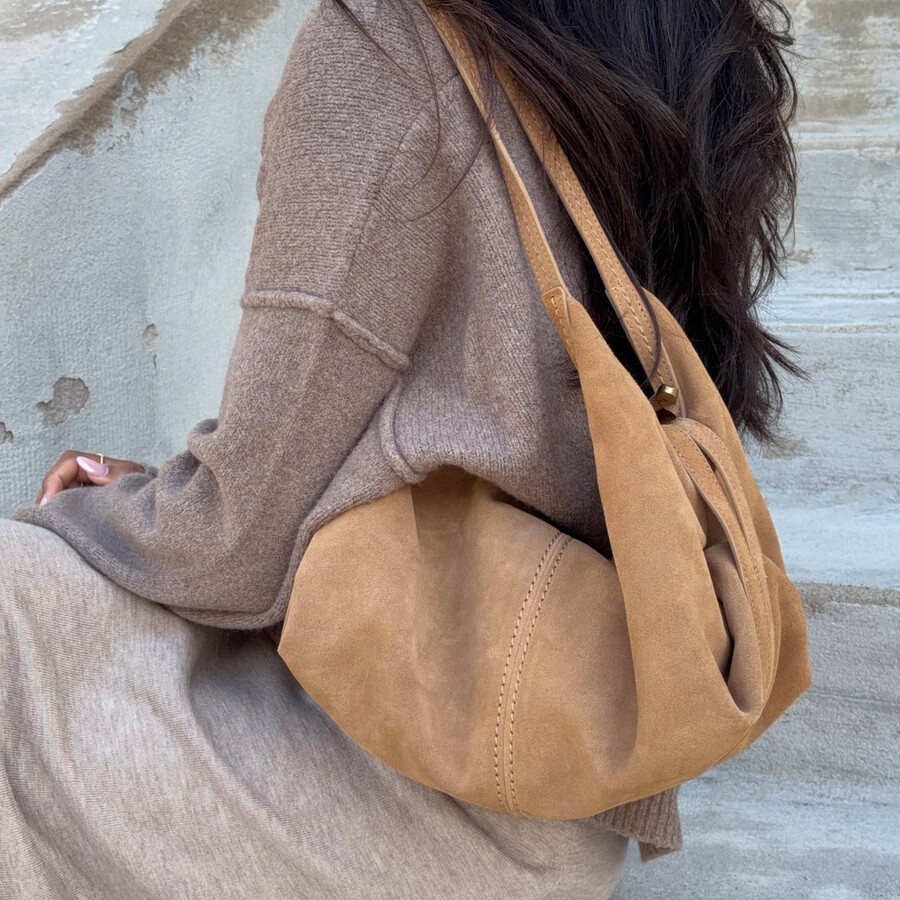 billy schultertasche aus kamelfarbenem wildleder