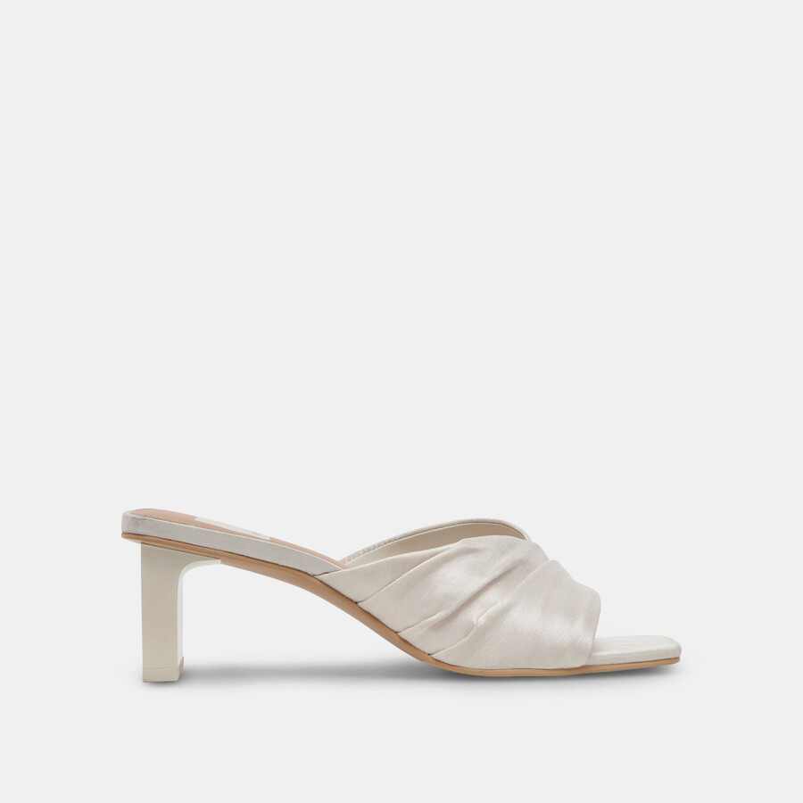 carlan heels aus cremeweißer seide