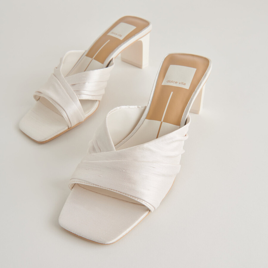 carlan heels aus cremeweißer seide