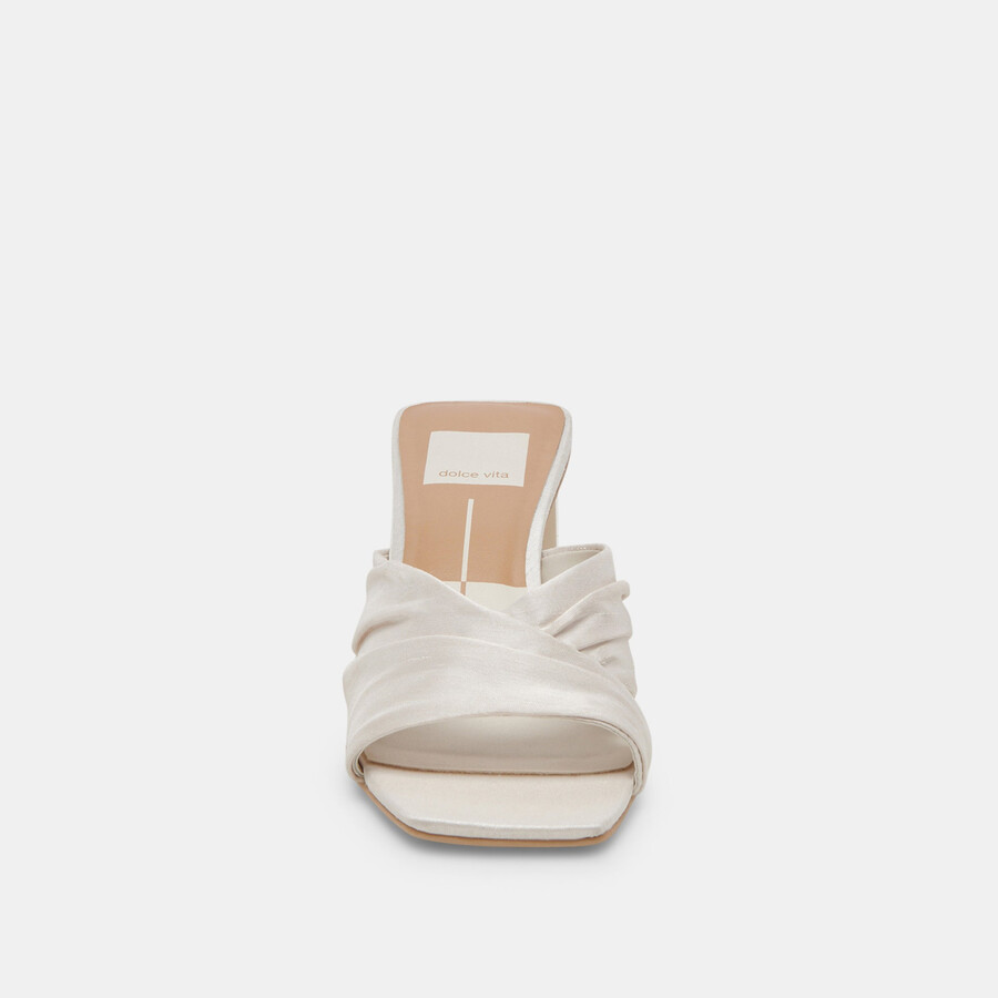 carlan heels aus cremeweißer seide