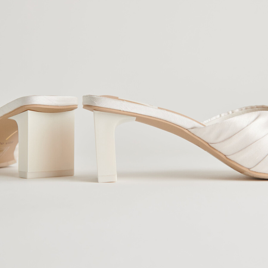 carlan heels aus cremeweißer seide
