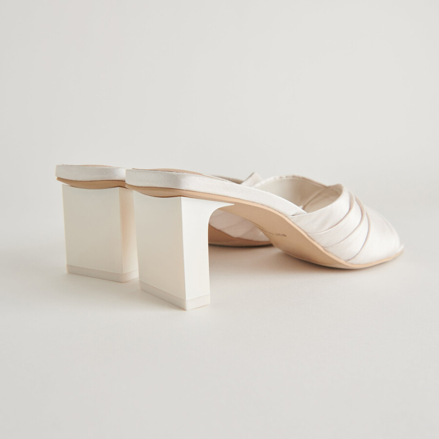 carlan heels aus cremeweißer seide