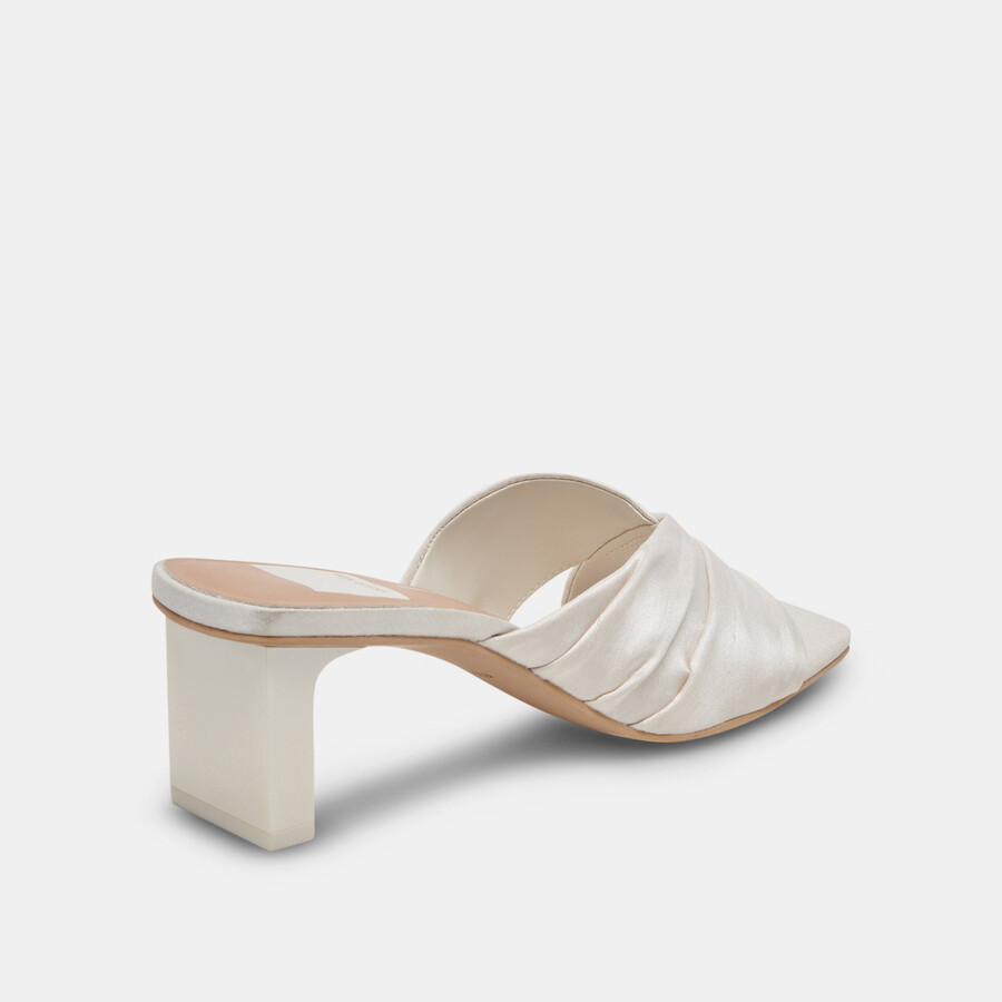 carlan heels aus cremeweißer seide