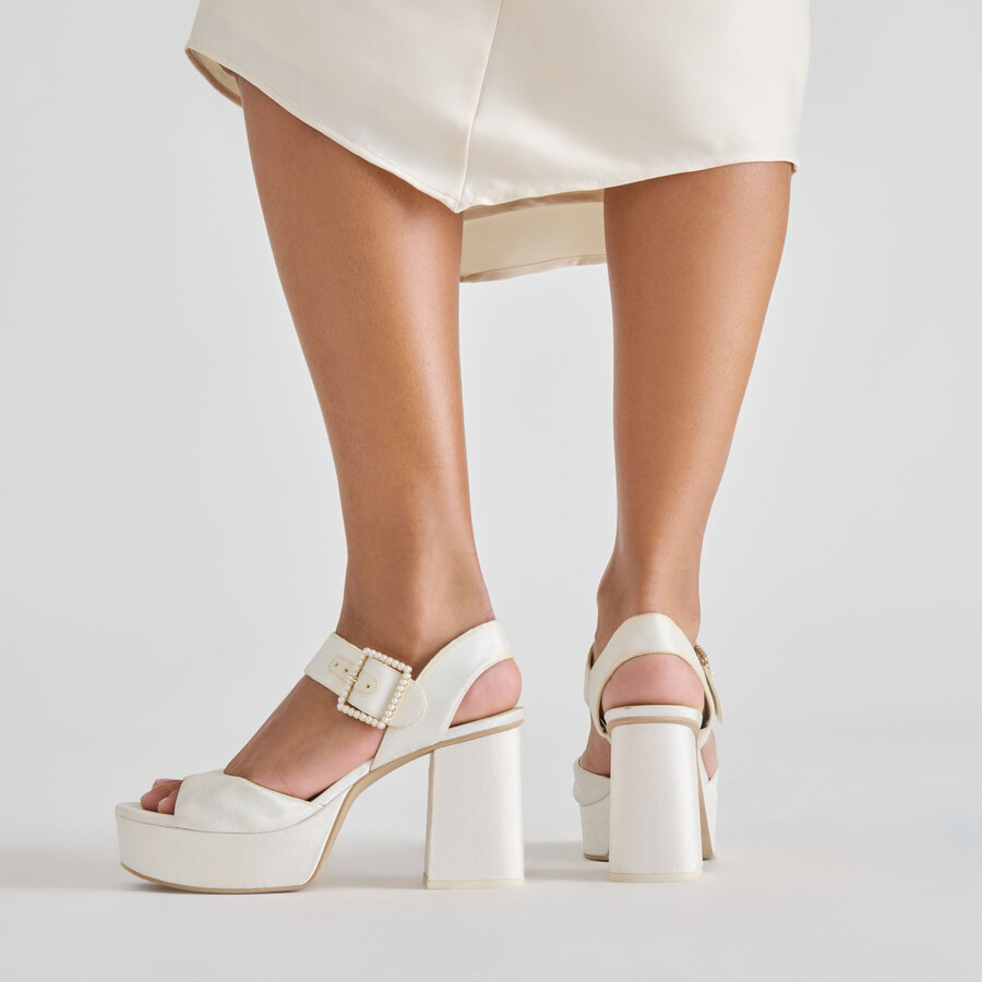 bobby pearl heels mit weißen perlen