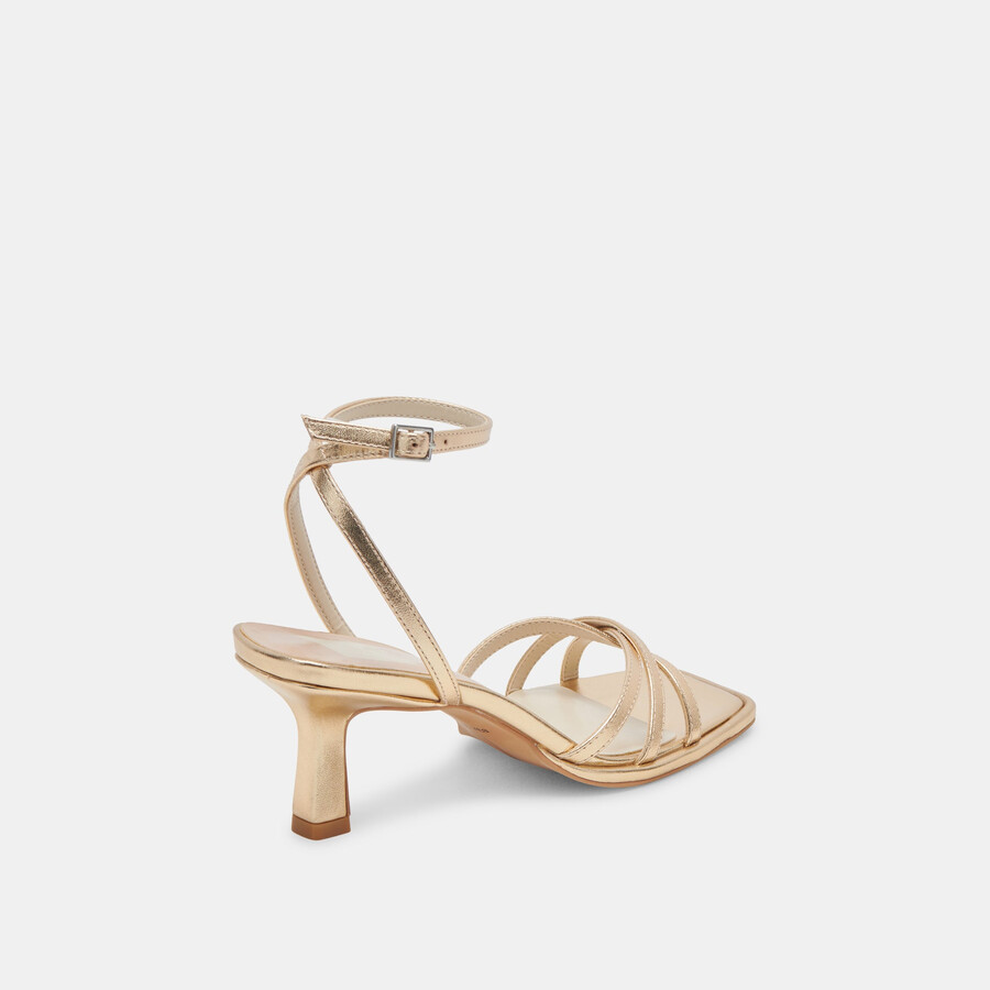 manji heels aus hellgoldenem metallic-leder