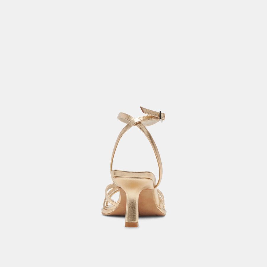 manji heels aus hellgoldenem metallic-leder