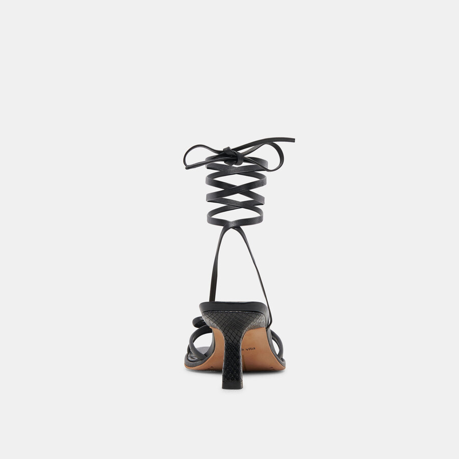 maison heels aus schwarzem leder