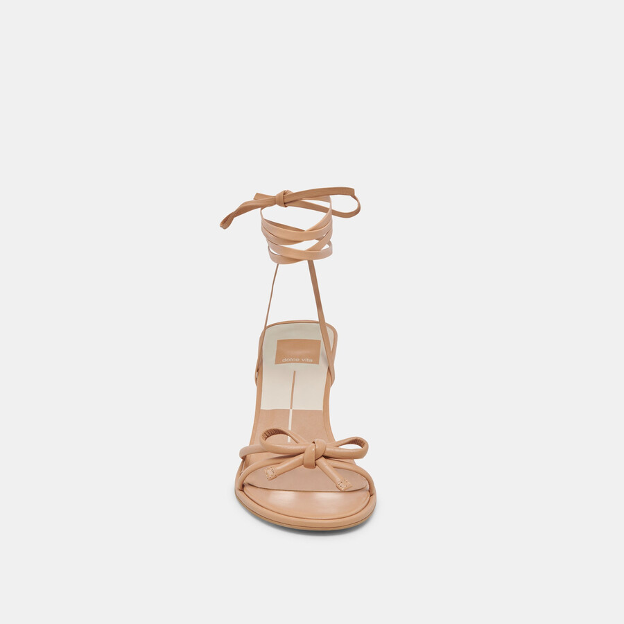 maison heels aus hellbraunem leder