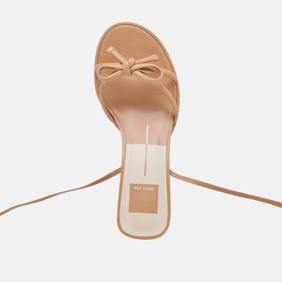 maison heels aus hellbraunem leder