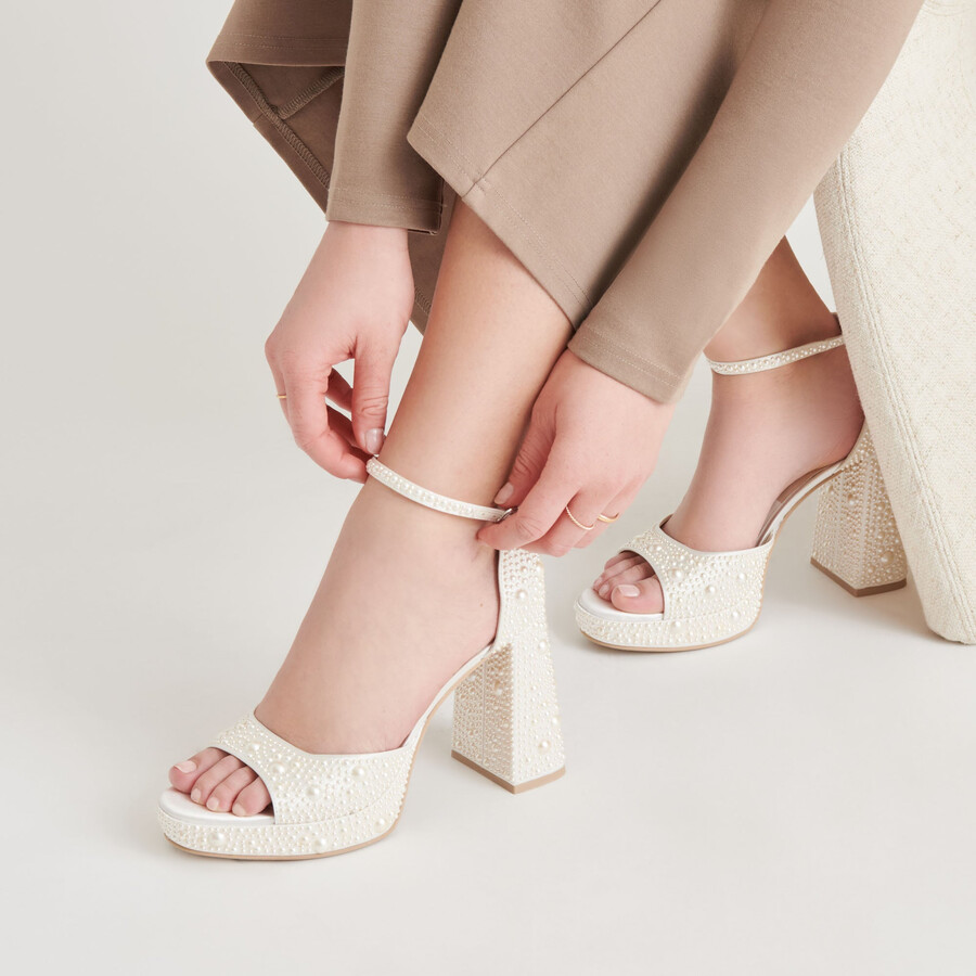 pandro pearl heels aus echtem weißen satin