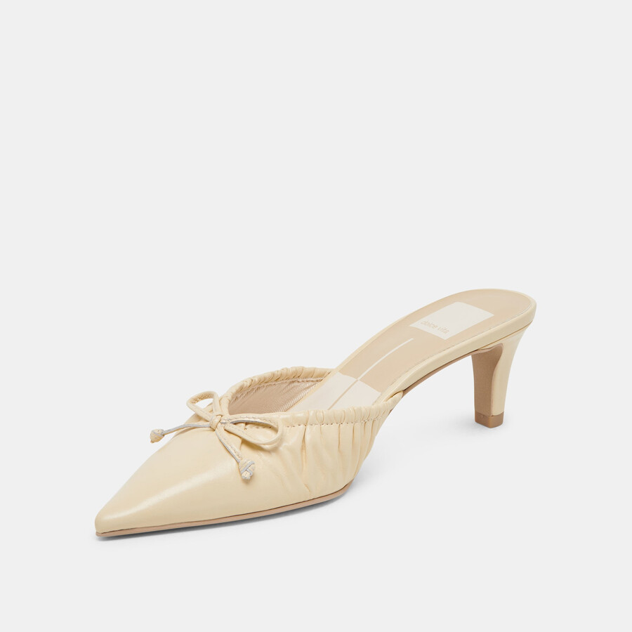 kairi mid heels hellgelbes crinkle-lackleder