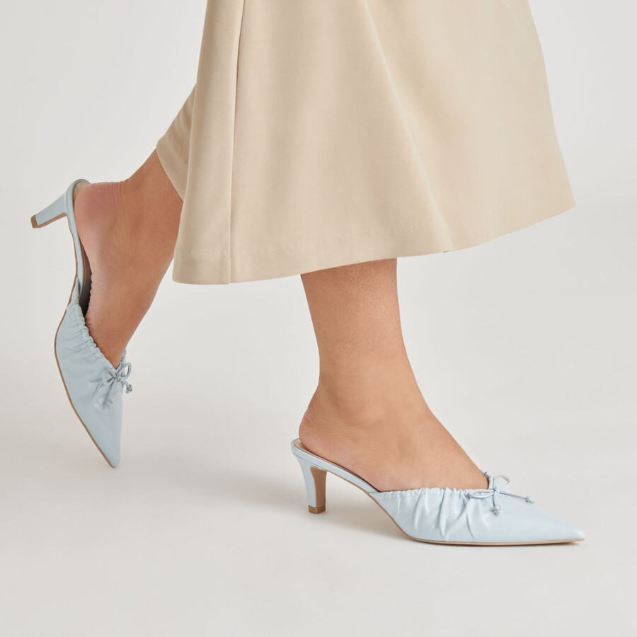 kairi mid heels eisblau crinkle lackleder