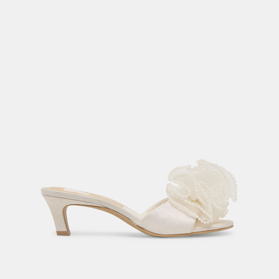 narita pearl heels aus cremefarbenem satin
