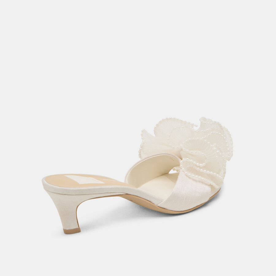 narita pearl heels aus cremefarbenem satin