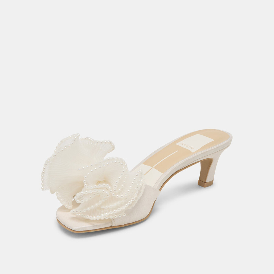 narita pearl heels aus cremefarbenem satin