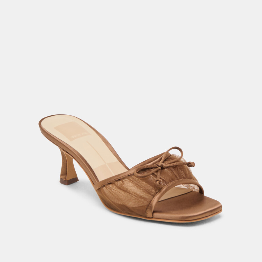 galen heels aus mittelbraunem tüll