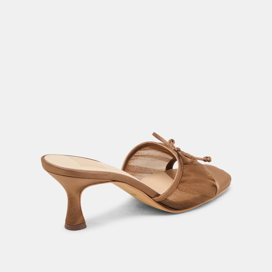 galen heels aus mittelbraunem tüll