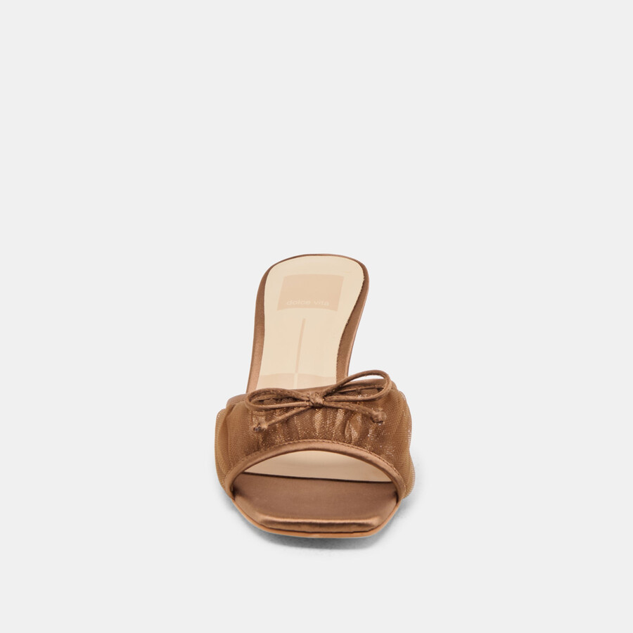 galen heels aus mittelbraunem tüll
