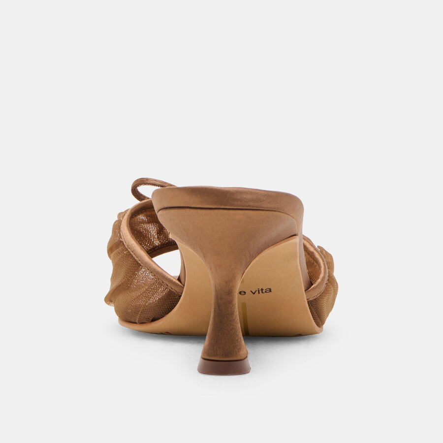 galen heels aus mittelbraunem tüll