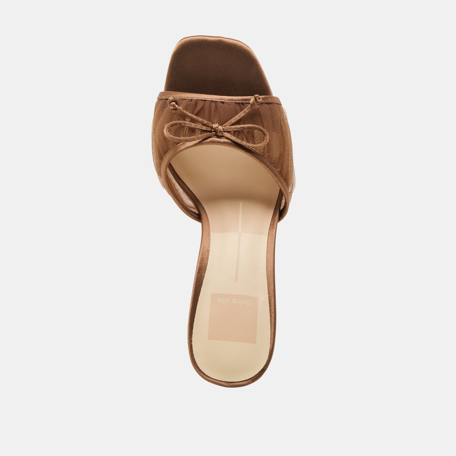 galen heels aus mittelbraunem tüll
