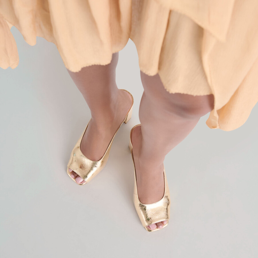 sabela heels goldfarbenes leder im used-look