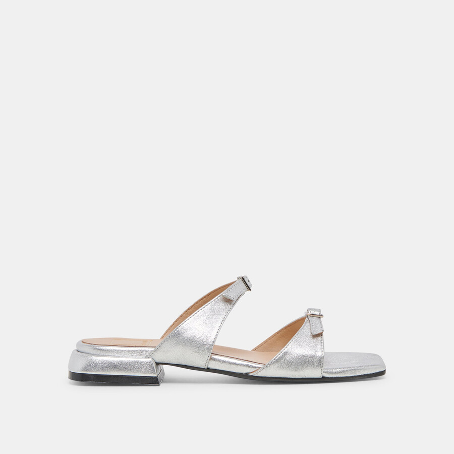 lavendel sandalen aus silberfarbenem metallic-leder
