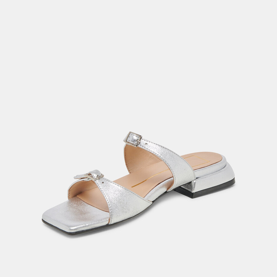 lavendel sandalen aus silberfarbenem metallic-leder