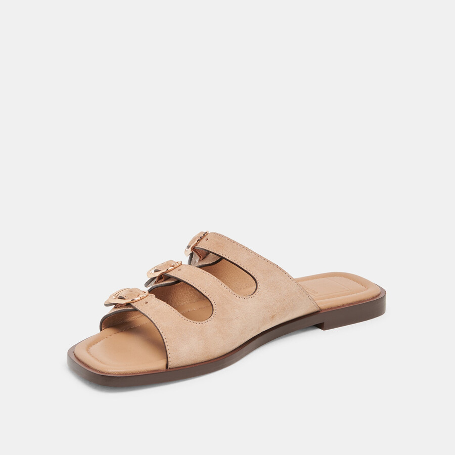 fin sandalen aus hellbraunem wildleder