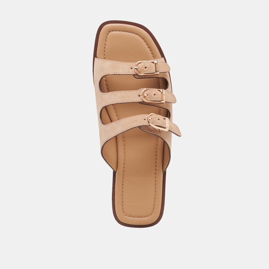 fin sandalen aus hellbraunem wildleder