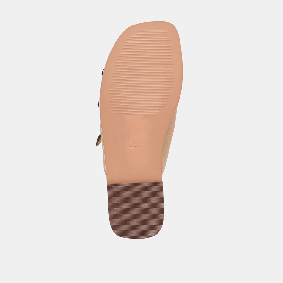 fin sandalen aus hellbraunem wildleder
