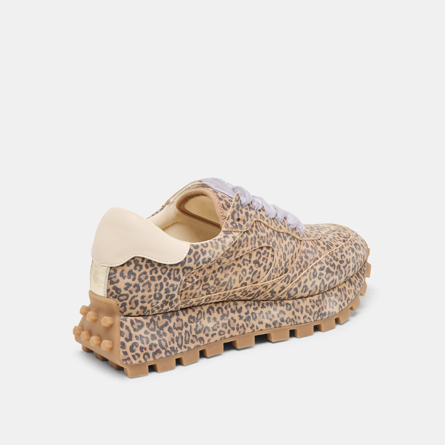 tricia sneakers aus hellbraunem wildleder mit leopardenmuster